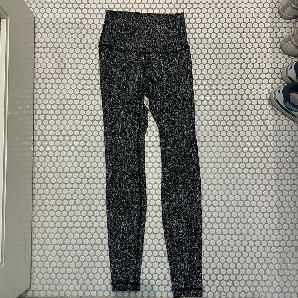 LULULEMON Black patterned leggings